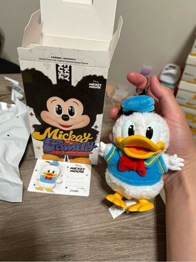 AUTHENTIC Pop Mart Disney Mickey Family Cute Together Plush Keychain DONALD Duck